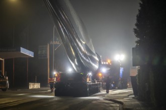 Transport of a 68 metre long, 22 tonne blade of a wind turbine, here in Breckerfeld, with a