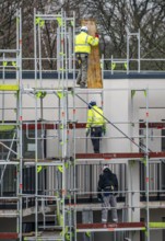 Construction site, scaffolding, dismantling of scaffolding on a residential building, Germany,