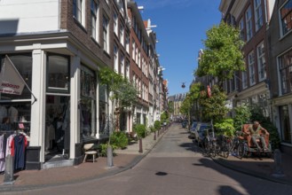 Narrow residential street in the historic city centre, canal belt, Nieuwe Leliestraat, Amsterdam,