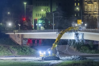 In the early hours of the morning, a section of the Carola Bridge collapsed for unknown reasons.