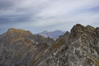 Mountain panorama from the Nebelhorn, 2224m, to the Großer Daumen, 2280m, on the right the