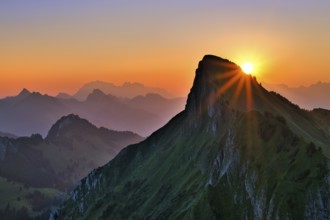 Tierberg at sunrise, behind it the Appenzell Alps with Alpstein and Säntis, cantons of Glarus and