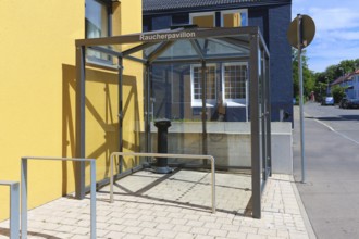 Smoking pavilion, glass shelter, smoking cabin, lettering, letters, Reutlingen, Baden-Württemberg,