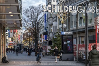 First day of the Christmas lockdown in the Corona crisis, empty shopping alleyway Schildergasse,