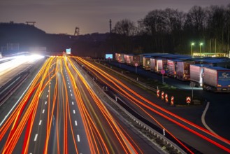 Evening traffic on the A2 motorway at the Recklinghausen junction heading west, in the background