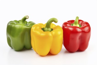 Mix of green, yellow and red bell peppers on white background. KI generiert, generiert AI generated