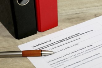 Symbolic image: Loan agreement (German) . Blank form lying on a desk