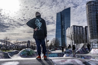 Building of the European Central Bank, ECB, Skaterpark am Ostenhafen, am Main in Frankfurt, Hesse,