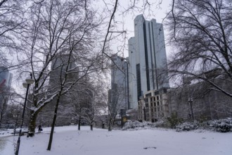 Winter in the city, Deutsche Bank building, Sparkasse, Trianon Frankfurt building, Bergmann Park,