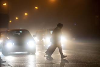 Pedestrian, darkness, city centre traffic, Rüttenscheider Straße, pedestrian crossing, traffic