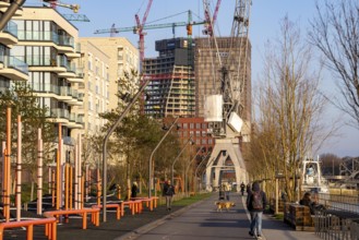 Promenade Kirchenpauerkai, Hafencity Hamburg, new district on the Elbe, on the site of the former