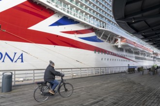 Cruise ship Iona of the British shipping company P&O Cruises, the largest cruise ship ever built in