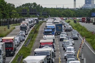 Traffic jam on the A2 motorway near Bottrop, behind the Bottrop motorway junction, in the direction