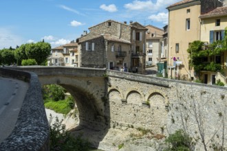 Vaison-la-Romaine. Les Baronnies. The Roman bridge over the Ouveze river at the foot of the town.