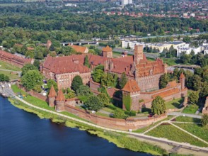 Aerial view of the monastery and the town of Marienburg. The Ordensburg, the former seat of the