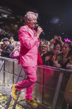 Roß Antony with audience at the Schlagernacht des Jahres live on Das Original Tour in the Berlin