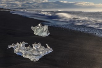 Ice floes on the beach, waves, sunny, morning mood, winter, Diamond Beach, Breidamerkursandur,