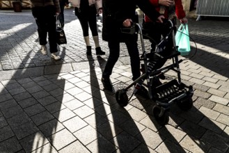 Pedestrians in a pedestrian zone, winter, long shadows, Dortmund, North Rhine-Westphalia, Germany,