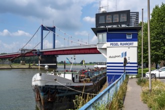 Duisburg Ruhrort inland harbour, Vinckekanal, Ruhrort water level, harbour master, Friedrich Ebert