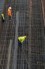 Work on the steel mesh of the foundation of the new Karl Lehr Bridge in the port of