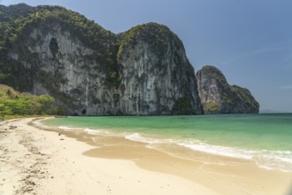 Steep karst rocks and beach on the island of Koh Lao Liang, Thailand, Asia