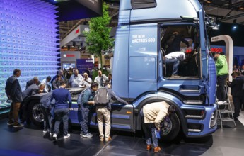 Electric truck Mercedes-Benz Trucks eActros600, Truck of the Year, IAA Transportation trade fair,