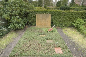 Ernst von Harnack and family, grave of honour, Zehlendorf cemetery, Onkel-Tom-Straße, Zehlendorf,