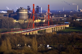 View from the Rheinpreussen spoil tip in Moers to the ThyssenKrupp plant with the A 42 motorway in