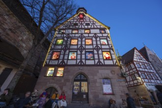 Main façade of the historic Pilatushaus with an Advent calendar designed by the Altstadtfreuden