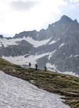 Mountaineer on a hiking trail, ascent to Schönbichler Horn, rocky summit Furtschaglspitze in the