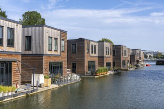 18 Floating residential buildings Havenlofts Nassauhaven, energy-neutral, solar cells, heat from