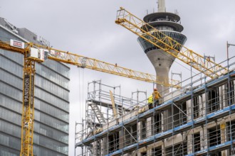 Large construction site, in Düsseldorf, Lorettoviertel, construction of condominiums, shell