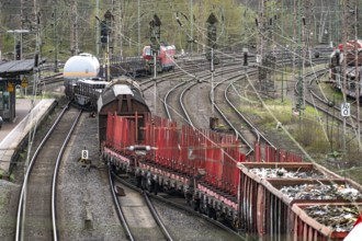 Goods train changing track at the Hagen-Vorhalle marshalling yard, one of the 9 largest in Germany,