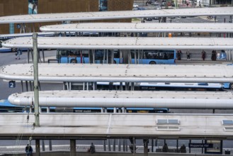 Wuppertal, central bus station, at the main railway station, 5 platforms with 18 stops for WSW