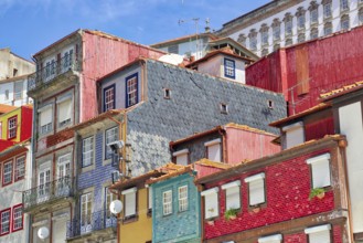 Scenic sunsets close to Rio Douro in Porto