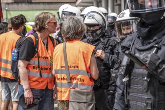 Police operation at the demonstration against the AFD party conference in Essen, independent