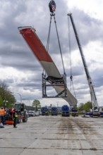 Preparation for the transport of a 68 metre long blade, a wind turbine, with a self-propelled