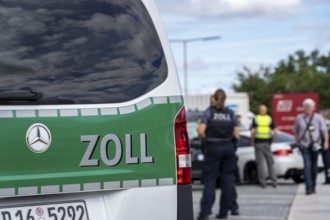 State-wide checks on motorway traffic in North Rhine-Westphalia, by police and customs, in