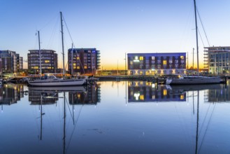 New harbour, harbour basin, harbour district, residential buildings, office buildings, marina and