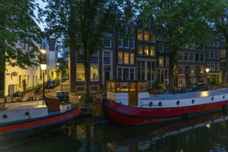 Amsterdam city centre, canal belt, Raamgracht, old houses, houseboats, Amsterdam, Netherlands