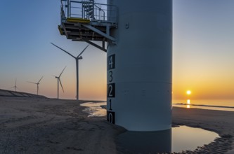 ENECO wind farm on the dike around the harbour Maasvlakte 2, 22 wind turbines with a capacity of