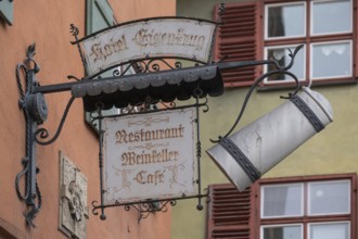 Nose sign with a jug from Hotel Eisenkrug, Dr.-Martin-Luther-Straße 1, Dinkelsbühl, Bavaria,