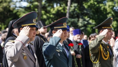 Russian officers salute at the Soviet memorial on Straße des 17. Juni to commemorate the Soviet