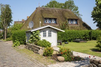 Garden house in front of Frisian house, thatched roof house, Alkersum, Föhr, North Sea island,