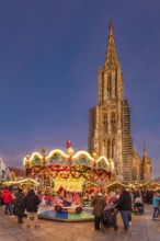 Christmas market in front of the cathedral on Münsterplatz, Ulm, Baden-Württemberg, Upper Swabia,