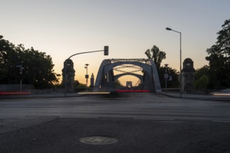 Light traces of cars, behind them bridges, Sternbrücke, Rotehornpark, Magdeburg, Saxony-Anhalt,