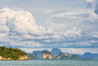 Phang Nga bay near Koh Yai Noi, seascape, seascape, nature, natural landscape, mountains,