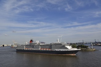 Europe, Germany, Hanseatic City of Hamburg, Elbe, Harbour, Passenger ship Queen Victoria leaves