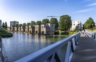 18 Floating residential buildings Havenlofts Nassauhaven, energy-neutral, solar cells, heat from