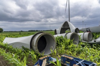 Repowering, dismantled Enercon E-58 wind turbine in a wind farm near Issum, 9 older wind turbines